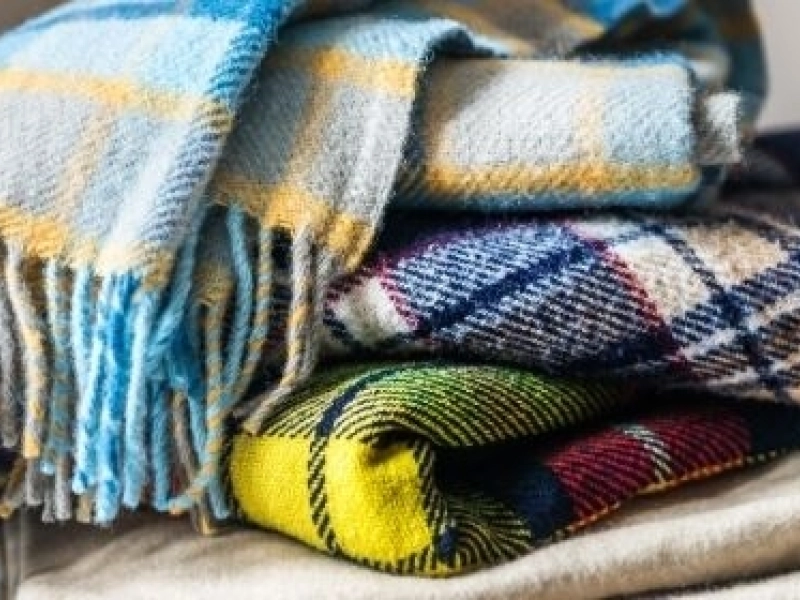 Koce akrylowe – idealne na wieczór i chłodniejsze dni