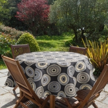 OBRUS GARDEN O 150 CM CZARNY